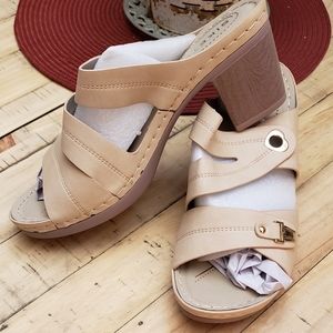 NEW Womens SIKETU Sandles 8.5